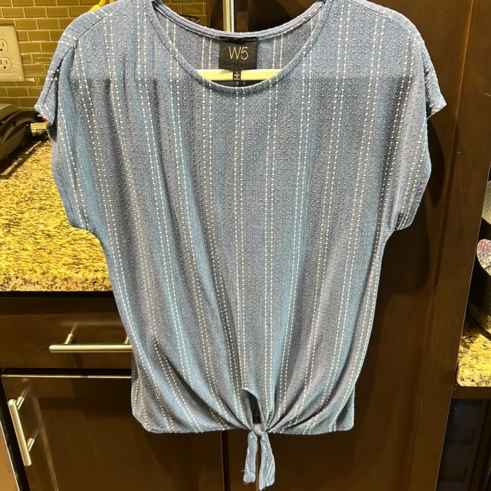 W5 T-shirt. Soft material and cute pattern. Tie at the waste.